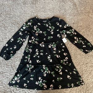 Brand new with tags Old Navy long sleeved dress size small 6/7